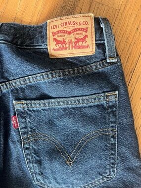 Levi’s high waisted Mom Jean